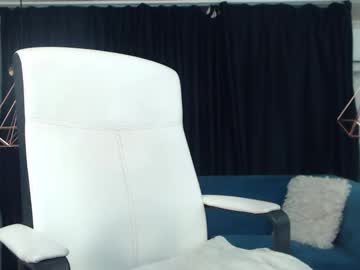 See Andrahart_ online Now @ diddle.cam