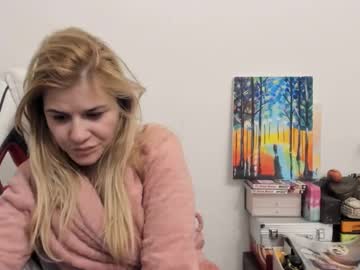 See Artsyandcraftsy_ online Now @ diddle.cam