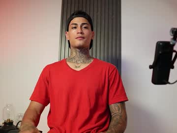 See Axel_villa online Now @ diddle.cam