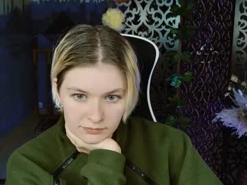 See Chillsnail online Now @ diddle.cam