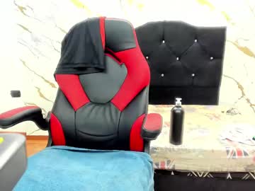 See Danel_2525 online Now @ diddle.cam
