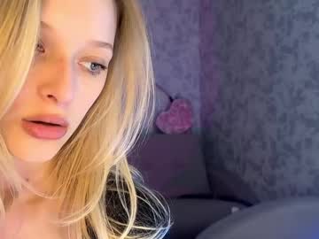 See Darlingdarinka online Now @ diddle.cam