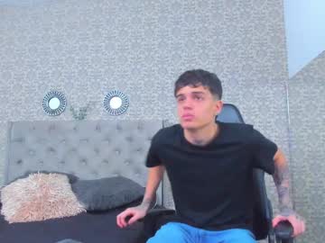 See Declanfox online Now @ diddle.cam