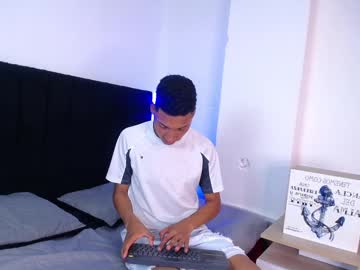 See Dominictwink online Now @ diddle.cam