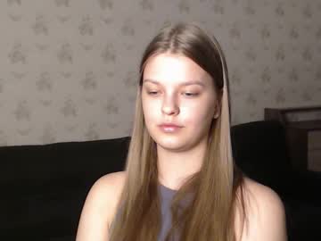 See Emysway online Now @ diddle.cam