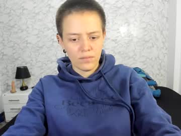 See Fanny_18 online Now @ diddle.cam