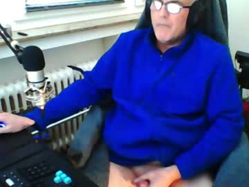 See Luckyfreak1 online Now @ diddle.cam