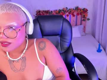 See Maze_silverstar online Now @ diddle.cam