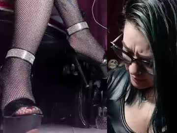 See Megoddessara online Now @ diddle.cam