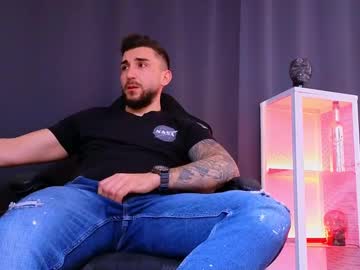 See Mightyaaron online Now @ diddle.cam