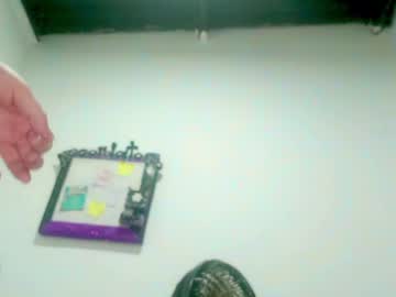 See Petiteivoryqueen online Now @ diddle.cam