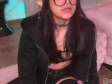 See Queen_gummy online Now @ diddle.cam
