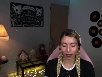 See Saucy_jenn1 online Now @ diddle.cam