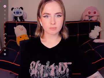 See Shyfoxxxy online Now @ diddle.cam