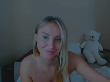 See Snezanablond online Now @ diddle.cam
