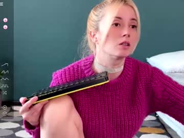 See Super_peach_stream online Now @ diddle.cam