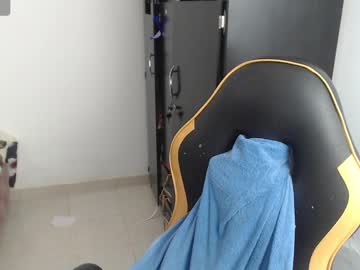 See Tommy_bigcock_20 online Now @ diddle.cam