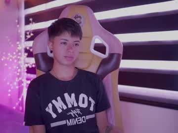 See Tommy_blue1 online Now @ diddle.cam