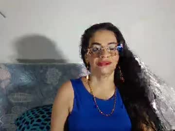See Vickyy_kiss online Now @ diddle.cam